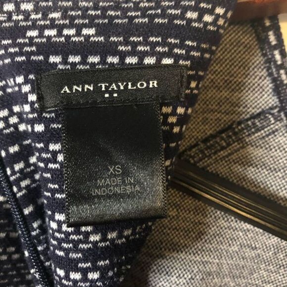 Ann Taylor cap sleeve sheath dress‎ woman’s size Xs - Picture 2 of 5